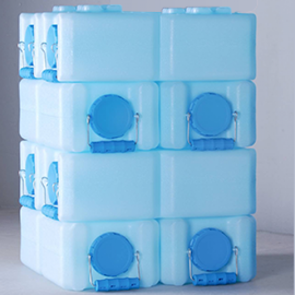 8 Stackable Water Storage Containers - 28 Gallons